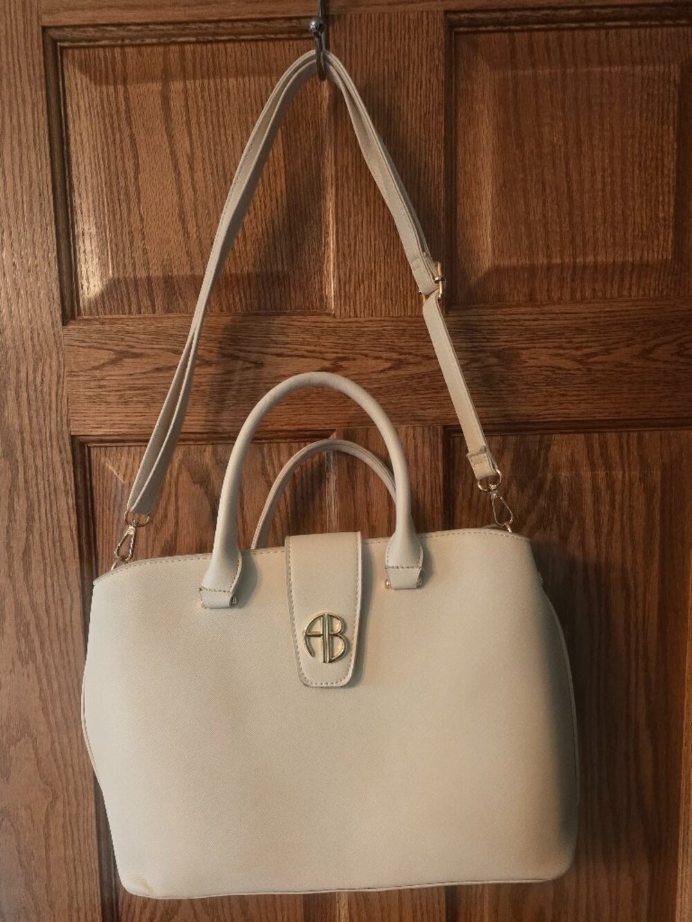 Alexis Bendel Off White Structured Satchel – Excellent Condition – Gold Hardware